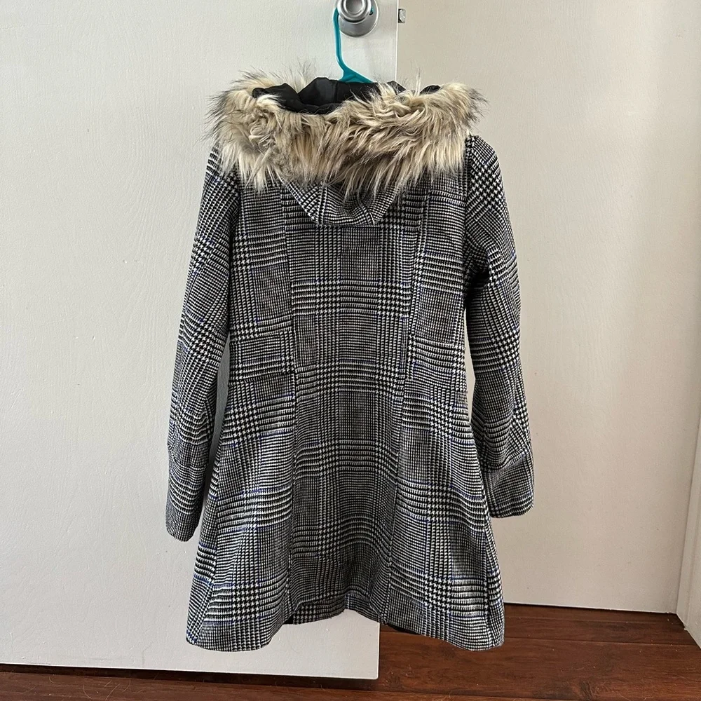 Charlotte Russe houndstooth faux fur hooded coat - Picture 3 of 8